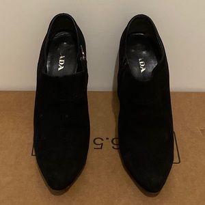 Suede bootie ( Prada)